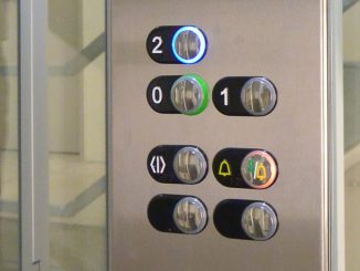 Aufzug mit Fahrkorb: Bedientableau 